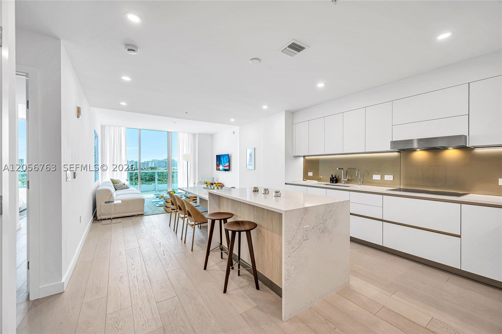 9201 E Bay Harbor Dr PH809