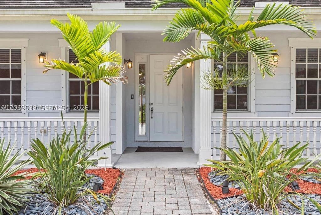 Photo of 4762 Lakeside Ter, Davie, FL 33314 (MLS # A12069039)