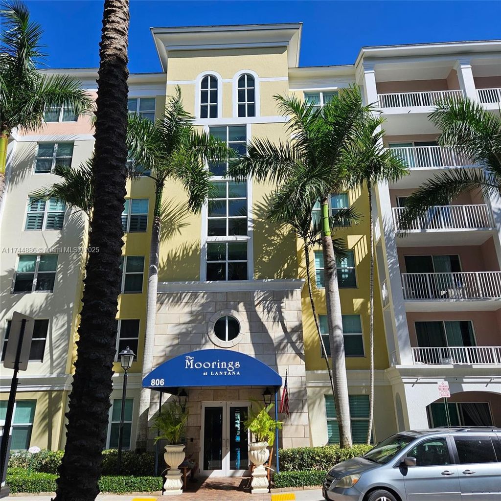 Photo of 806 E Windward Way #214, Lantana, FL 33462 (MLS # A11744886)