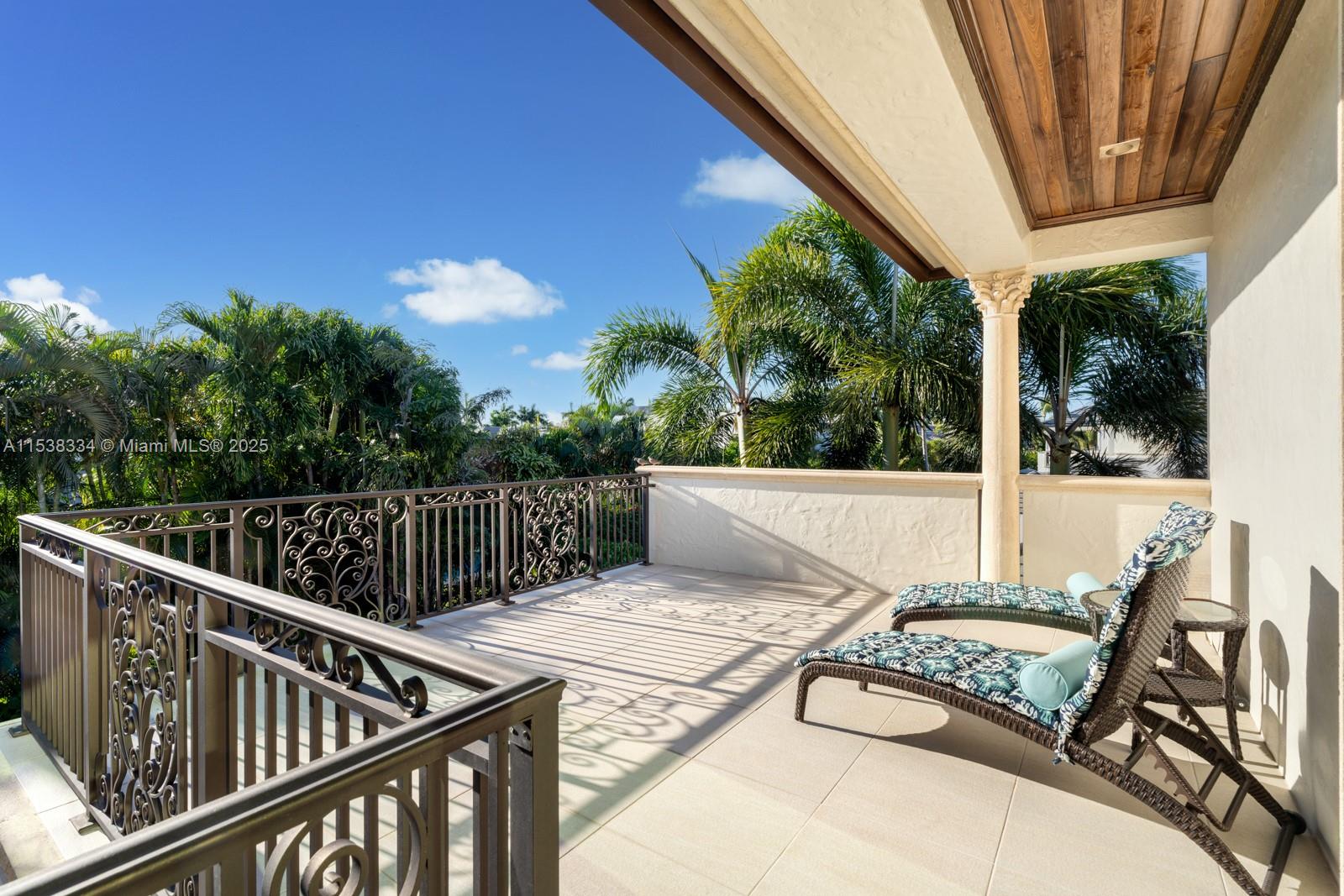 ROYAL PALM YACHT & COUNTR - Residential