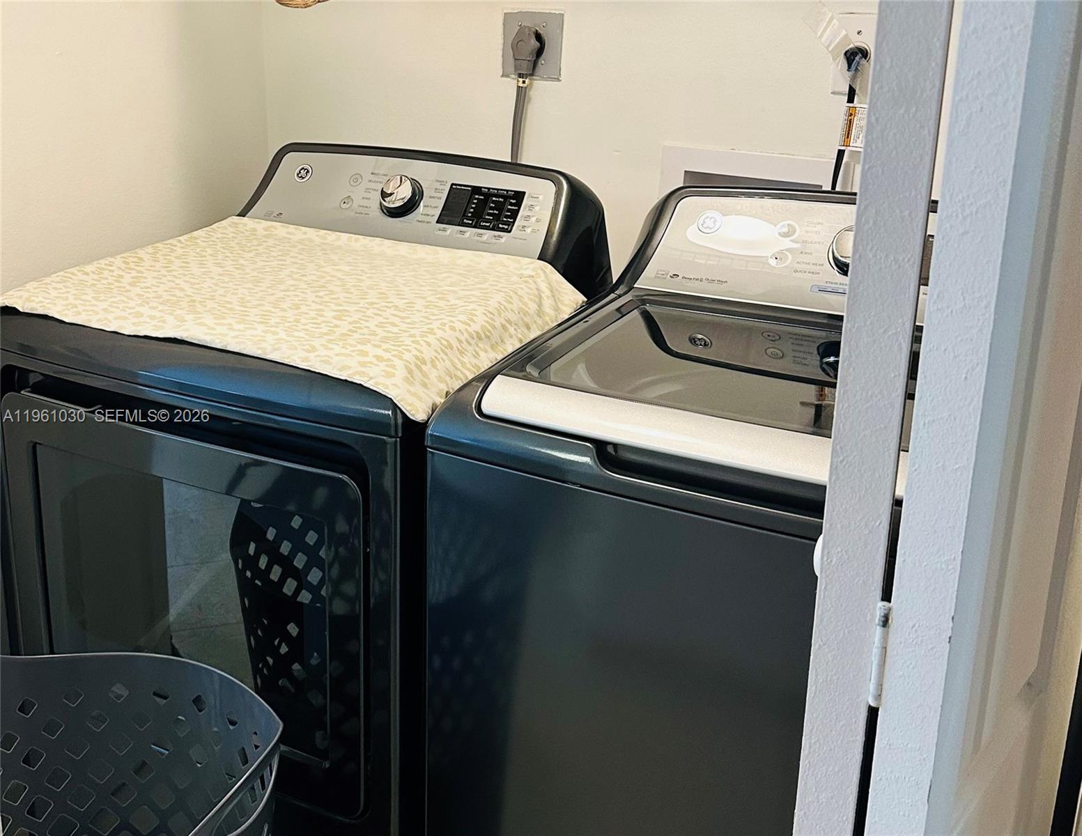 KEYS GATE CONDO NO SIX - Residential