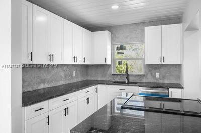 8477 SE Begonia Way, Hobe Sound, FL, 33455/$339,900 2 8477 SE Begonia Way