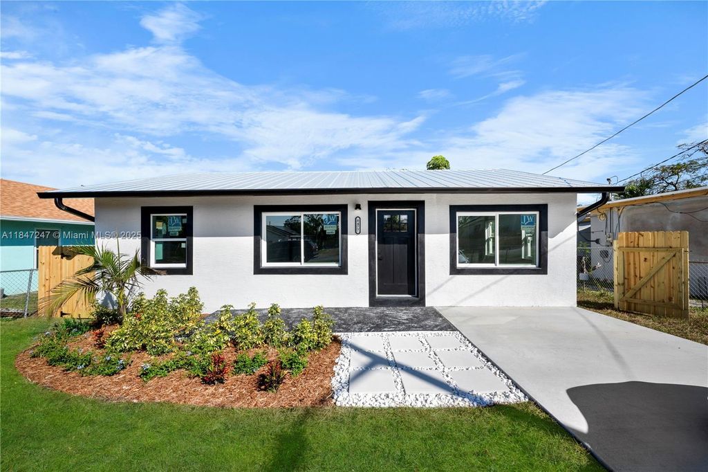 Photo of 8477 SE Begonia Way, Hobe Sound, FL 33455 (MLS # A11847247)