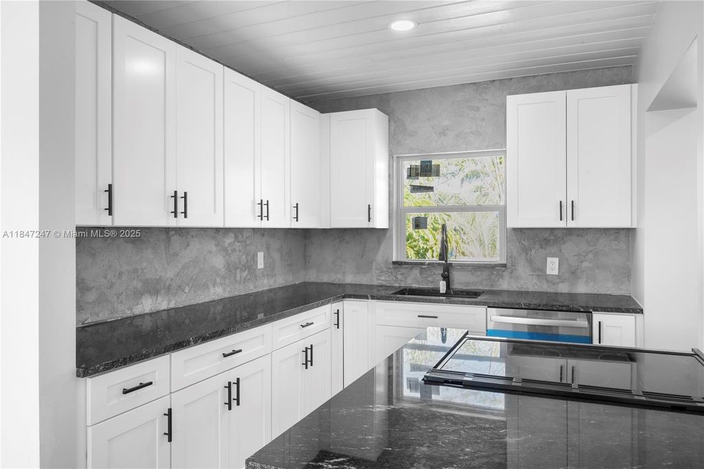 Photo of 8477 SE Begonia Way, Hobe Sound, FL 33455 (MLS # A11847247)