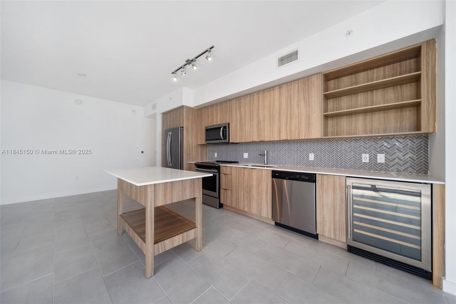 2150 N Bayshore Dr 1202