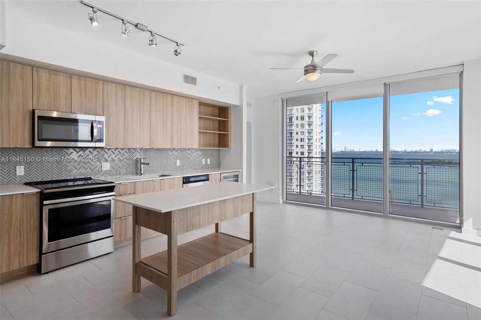 2150 N Bayshore Dr 1202