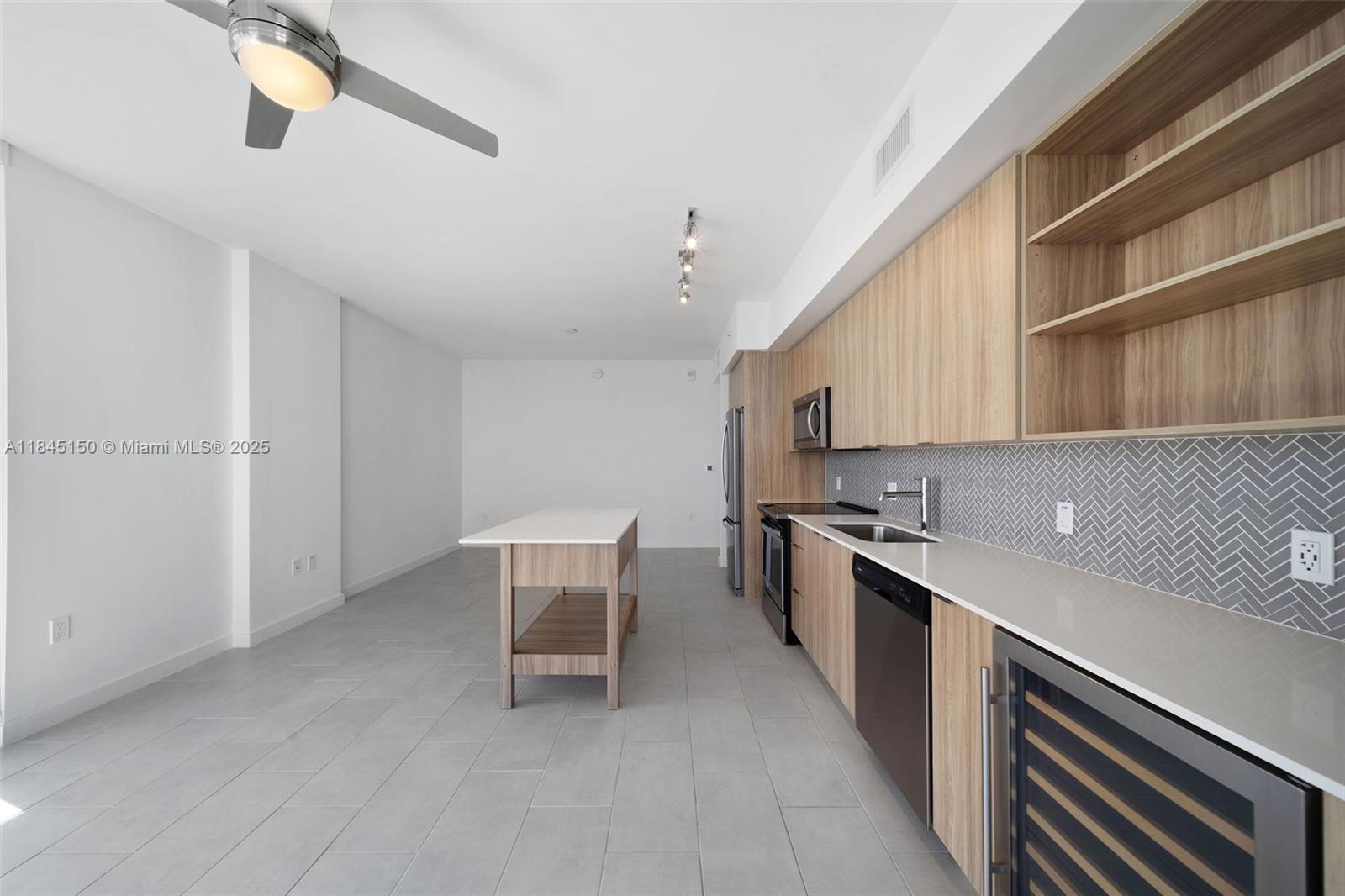 2150 N Bayshore Dr 1202