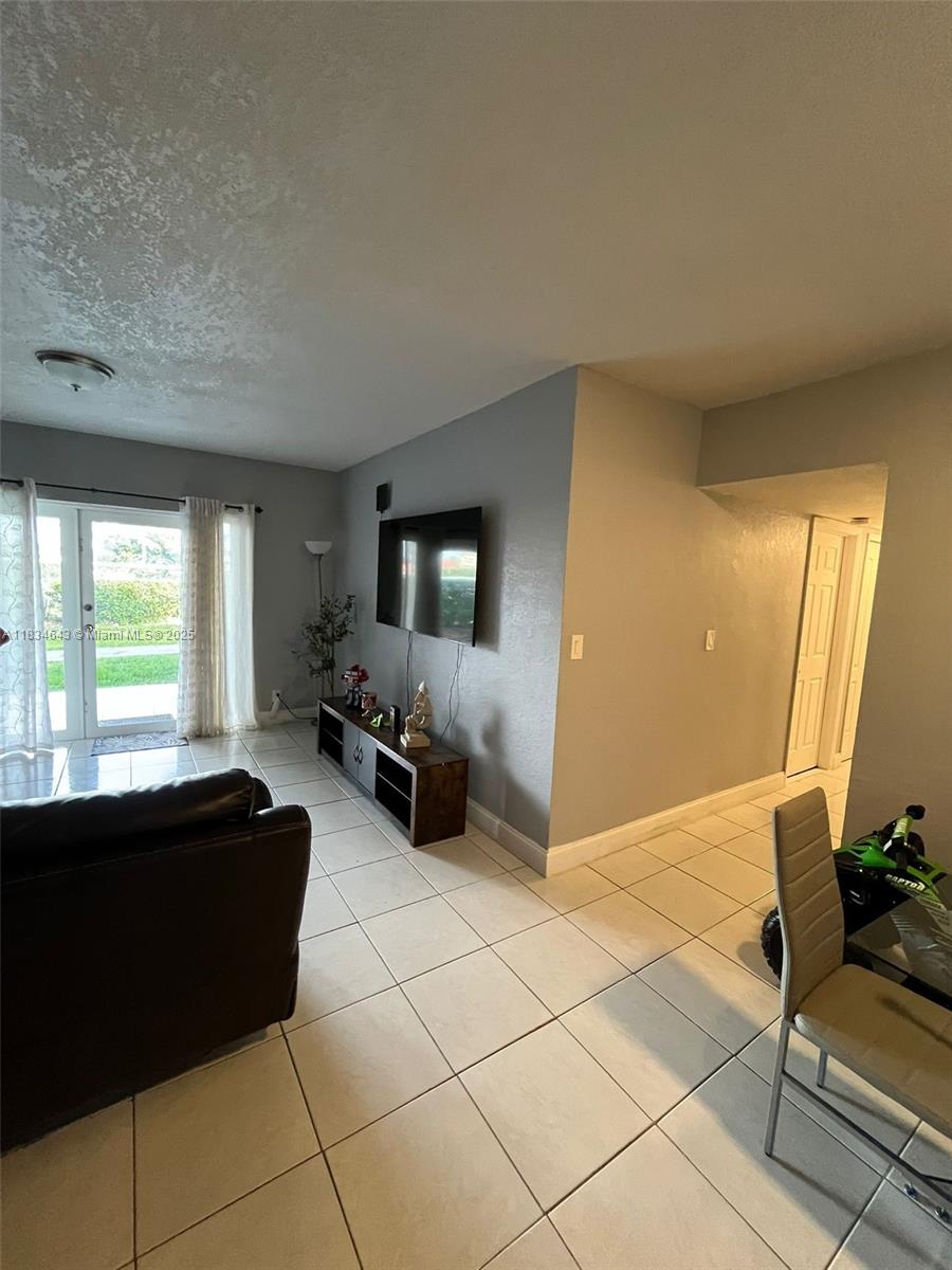 13715 Kendale Lakes Cir A-116