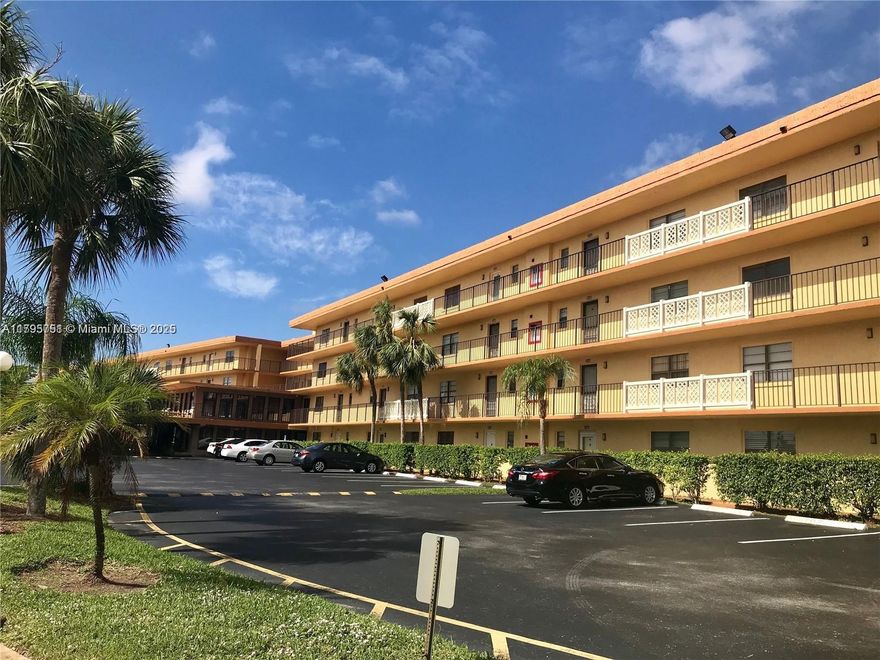Beautiful remodel apartment with new kitchen, granite countertops, all ceramic floor throughout the unit, washer/dryer full size in the unit and a beautiful view!!! A must see!