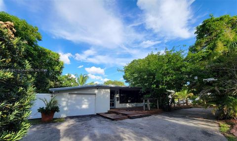 Photo of 510 E Acre Dr, Plantation, FL 33317 (MLS # A11882831)