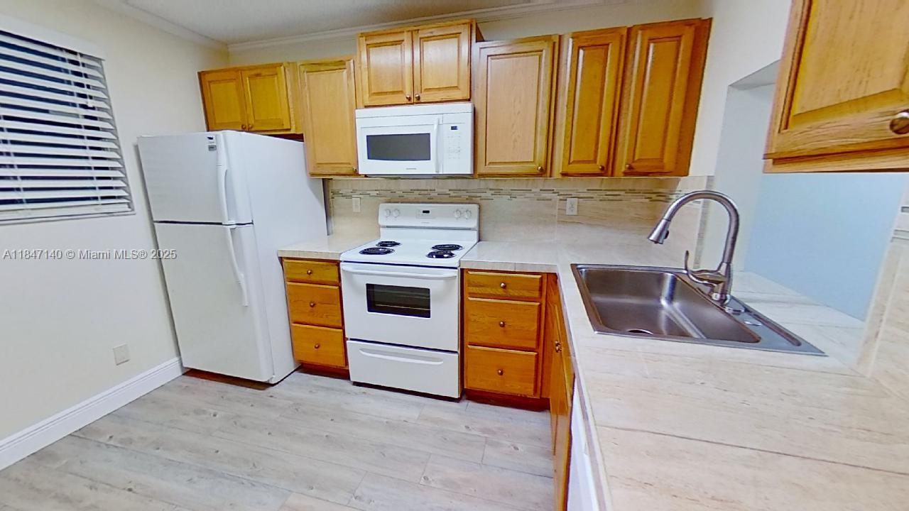 7406 Woodmont Ter 205, Tamarac, FL, 33321/$235,000 3 7406 Woodmont Ter 205