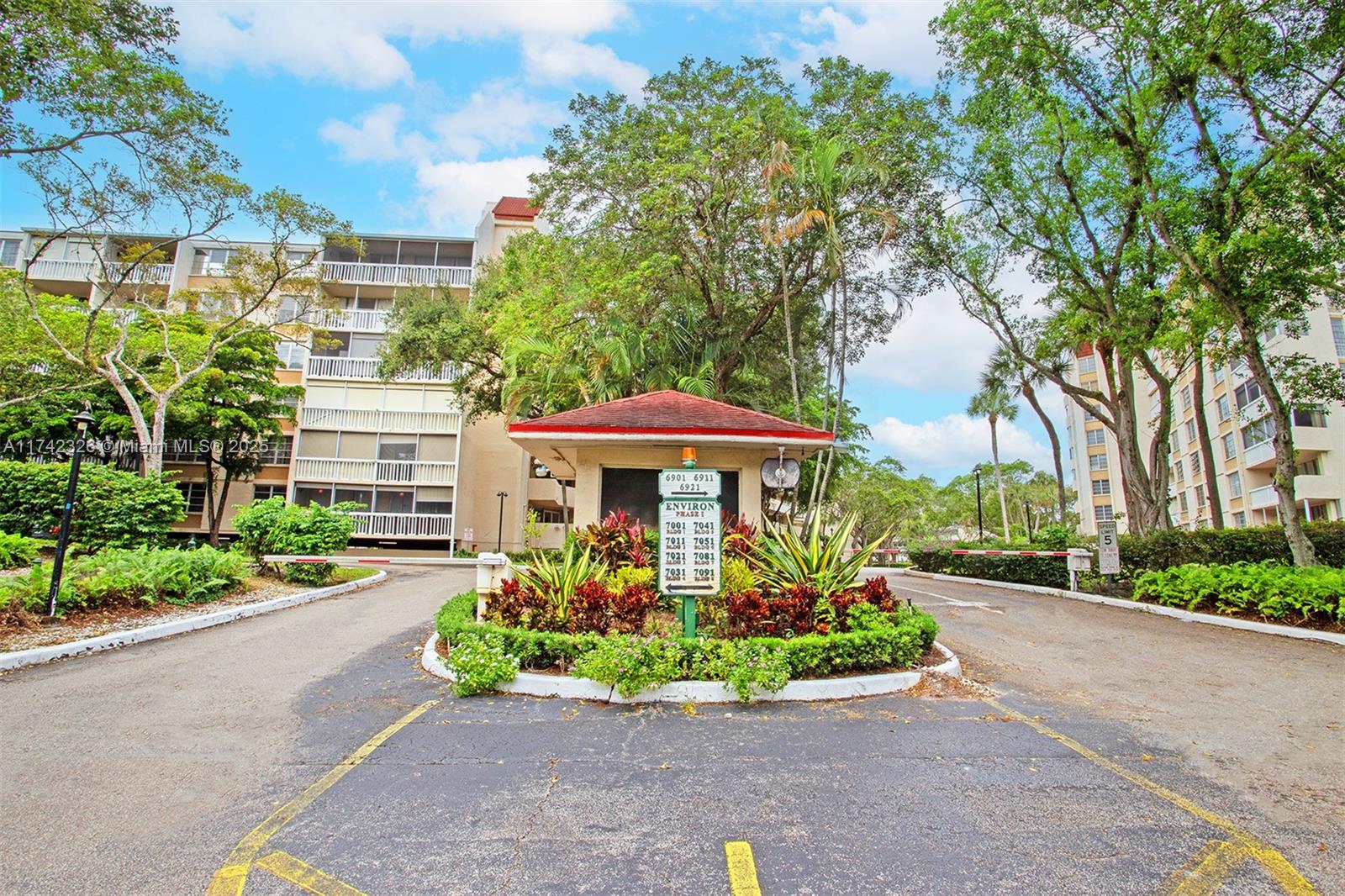 Property for Sale at 6911 Environ Blvd 5L, Lauderhill, Miami-Dade County, Florida - Bedrooms: 2 
Bathrooms: 2  - $185,000
