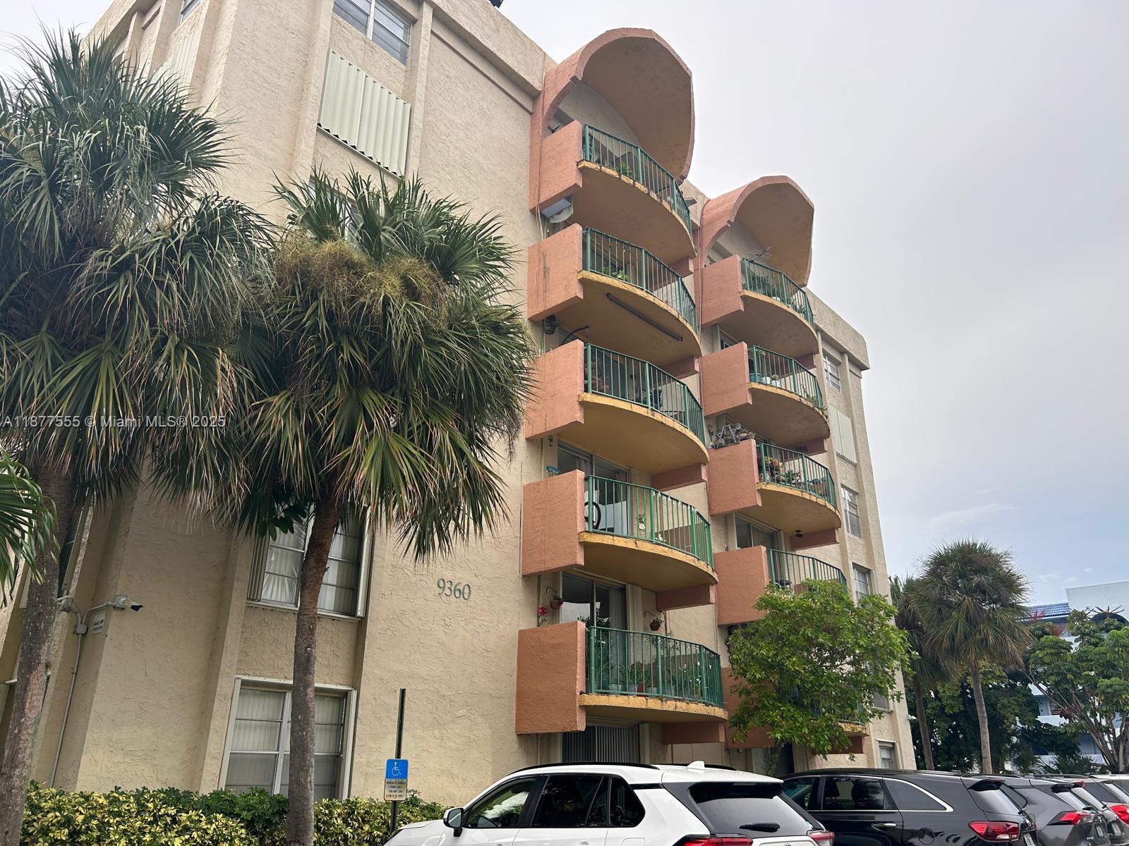 Take advantage of this excellent opportunity to Rent an updated 2-bedroom, 2-bathroom corner unit at The Fountains! Excellent price for a 2/2. Features an updated kitchen and bathrooms and walk-in closets. Enjoy extra natural light of a corner unit with balcony. Excellent location. Lovely community with convenient access to shopping, dining, and recreational amenities. Comes with 2 parking spaces. Available starting October 1st – a must-see! Contact Listing Agent.