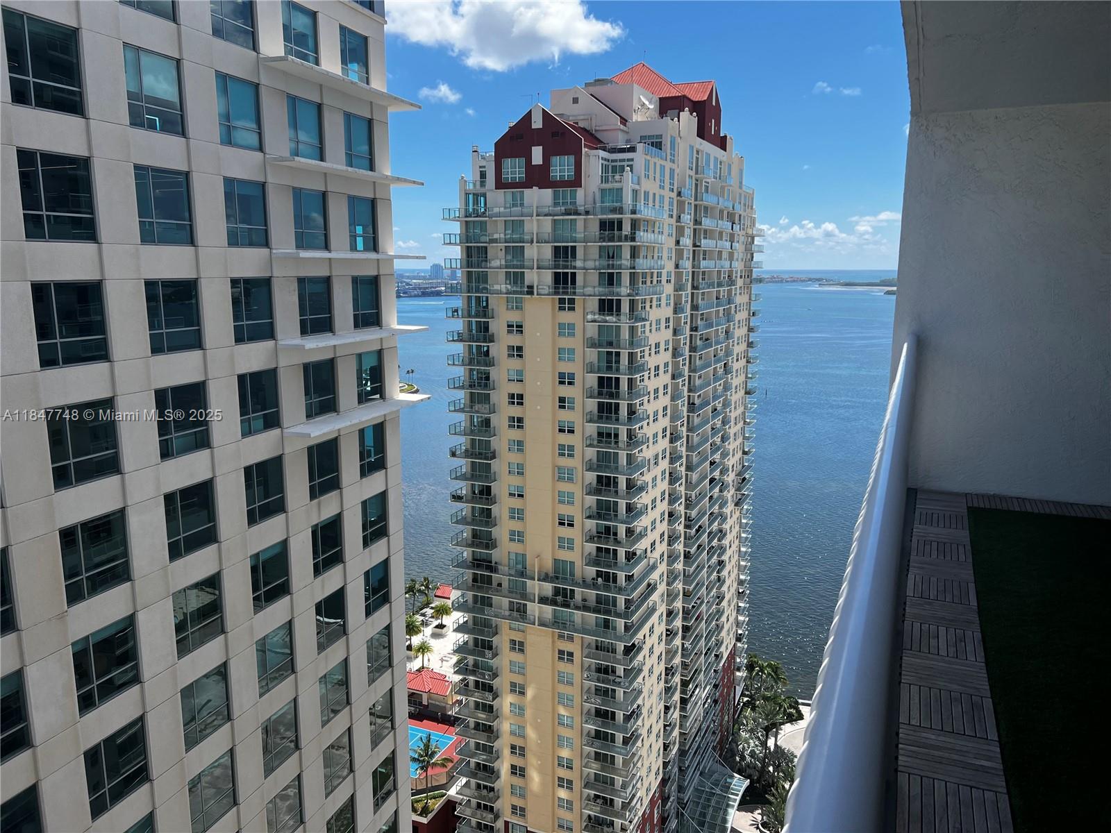 Beautiful and move-in ready 1-bedroom, 1-bathroom condo located in the vibrant heart of Brickell. The unit features elegant flooring and a spacious balcony with stunning views of the city skyline and ocean.
Perfect for investors—this building is very investor-friendly with no rental restrictions. Enjoy resort-style amenities including multiple pools, jacuzzi, full-service spa, state-of-the-art gym, playrooms, event rooms, and more
