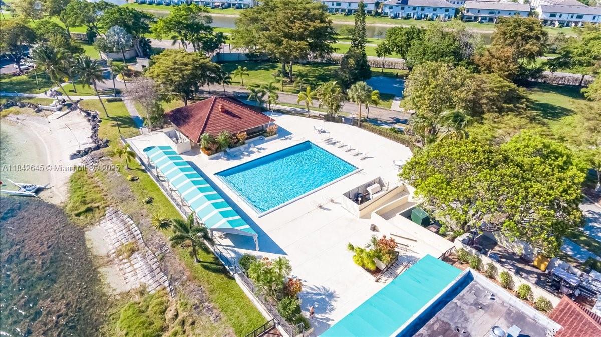 LAKE EMERALD CONDOMINIUM - Residential