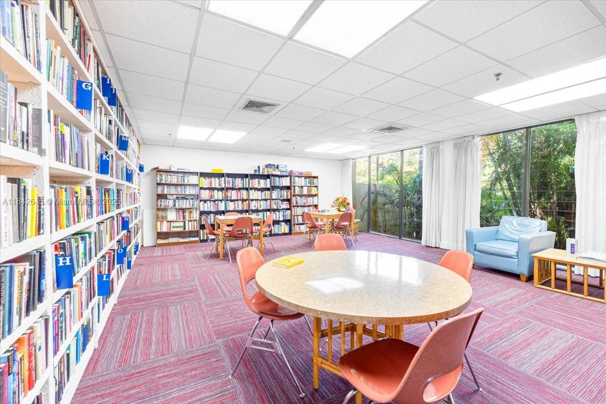 LAKE EMERALD CONDOMINIUM - Residential