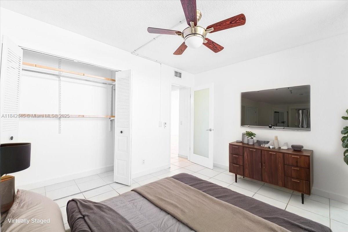 LAKE EMERALD CONDOMINIUM - Residential