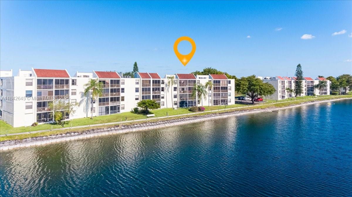 110 Lake Emerald Dr 403