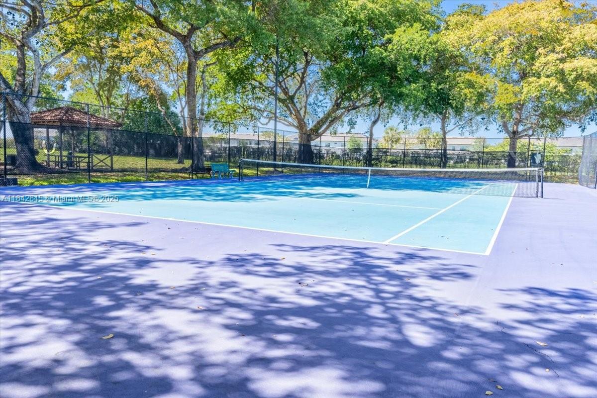 LAKE EMERALD CONDOMINIUM - Residential