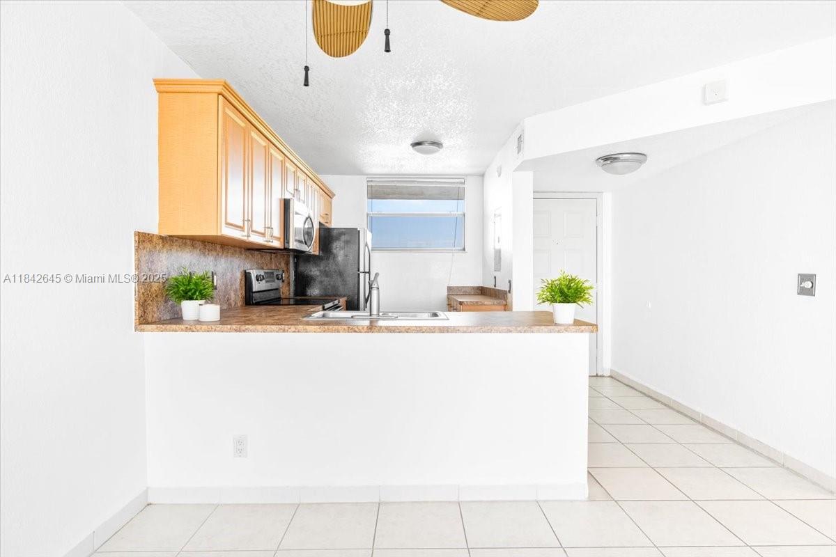 LAKE EMERALD CONDOMINIUM - Residential