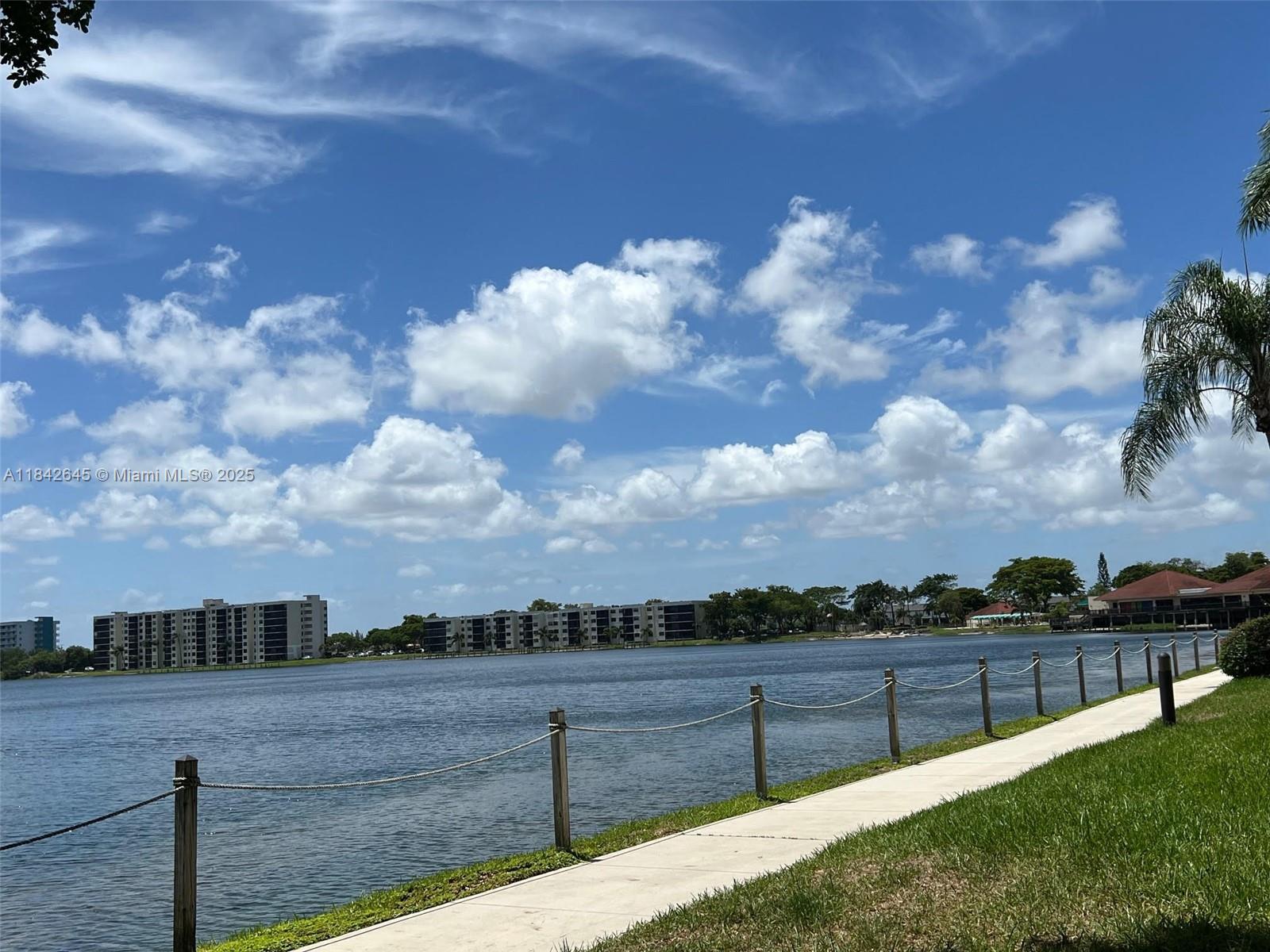 LAKE EMERALD CONDOMINIUM - Residential