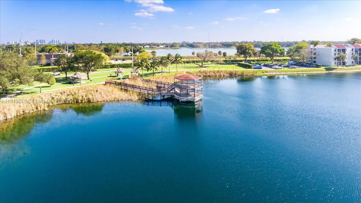 LAKE EMERALD CONDOMINIUM - Residential