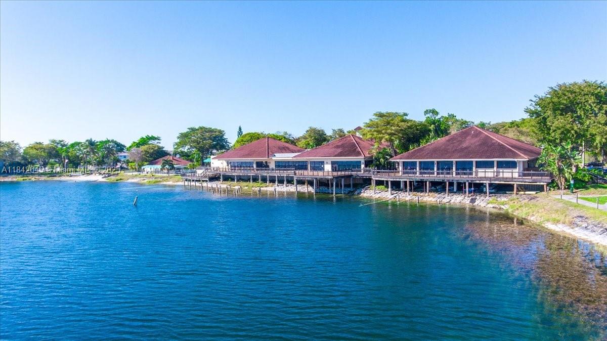 LAKE EMERALD CONDOMINIUM - Residential