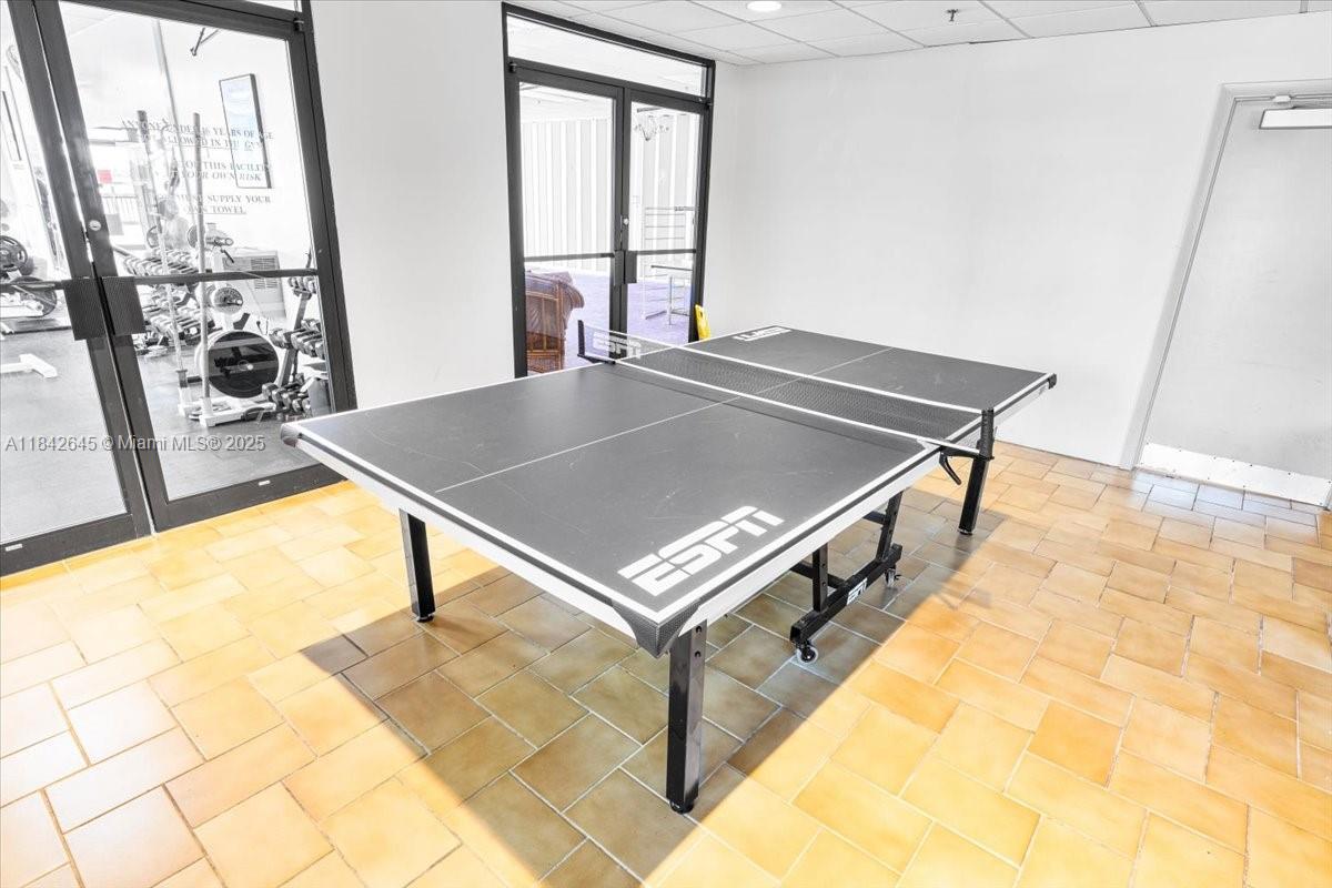 LAKE EMERALD CONDOMINIUM - Residential