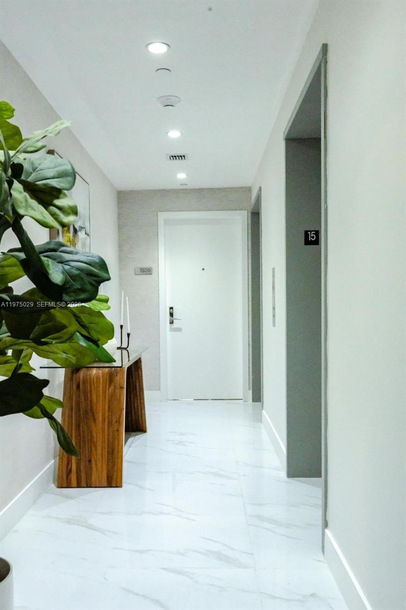 ARIA RESERVE SOUTH CONDO - Residential