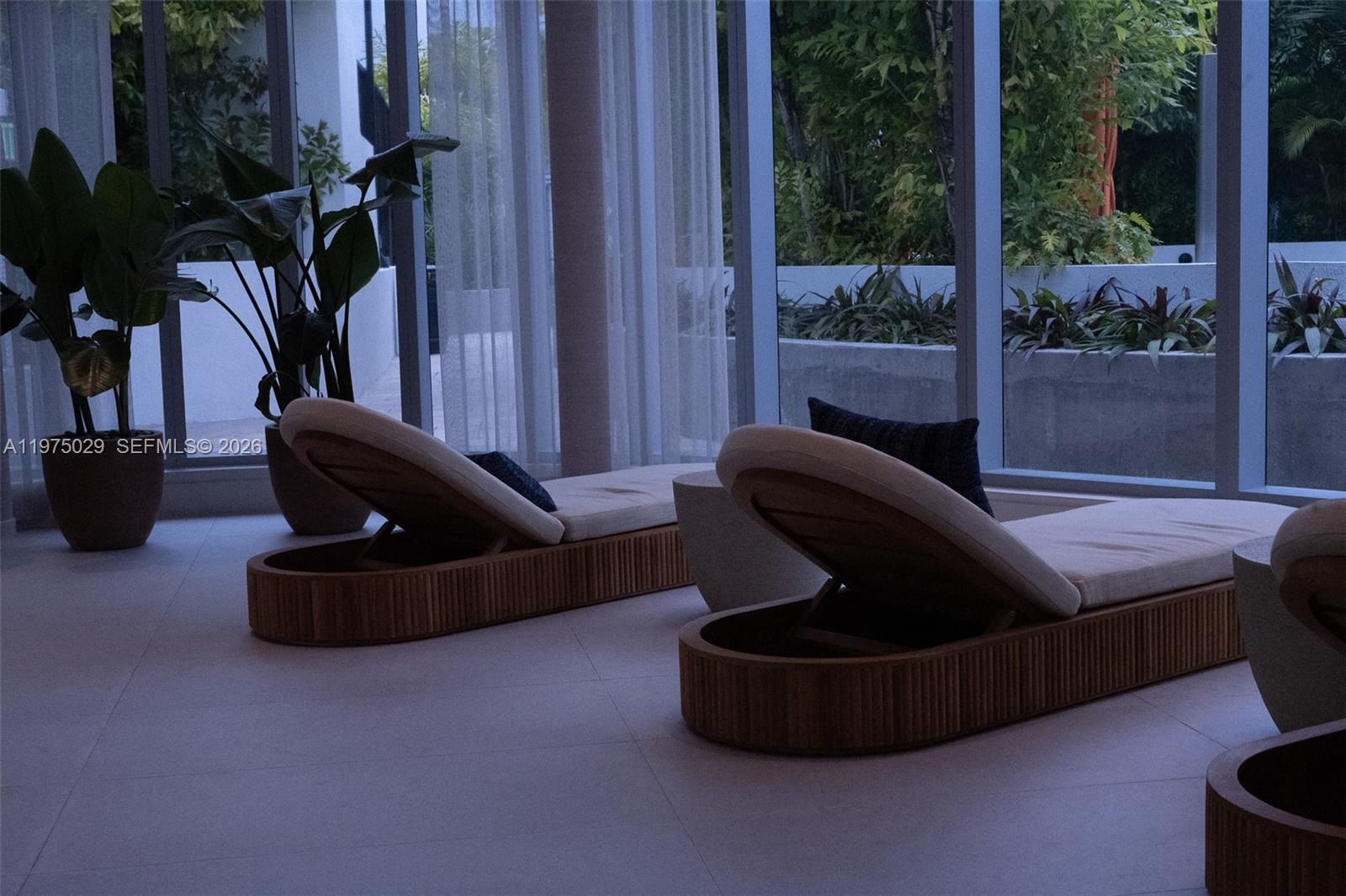 ARIA RESERVE SOUTH CONDO - Residential