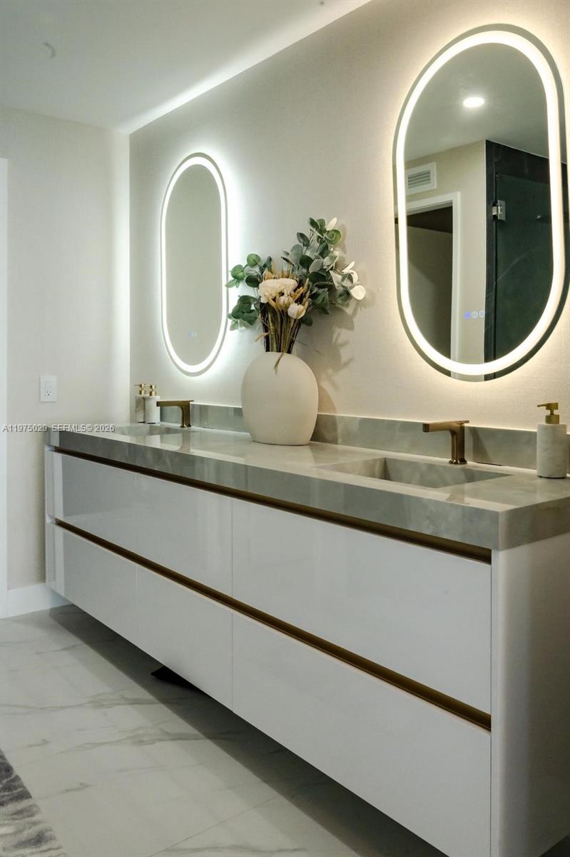 ARIA RESERVE SOUTH CONDO - Residential