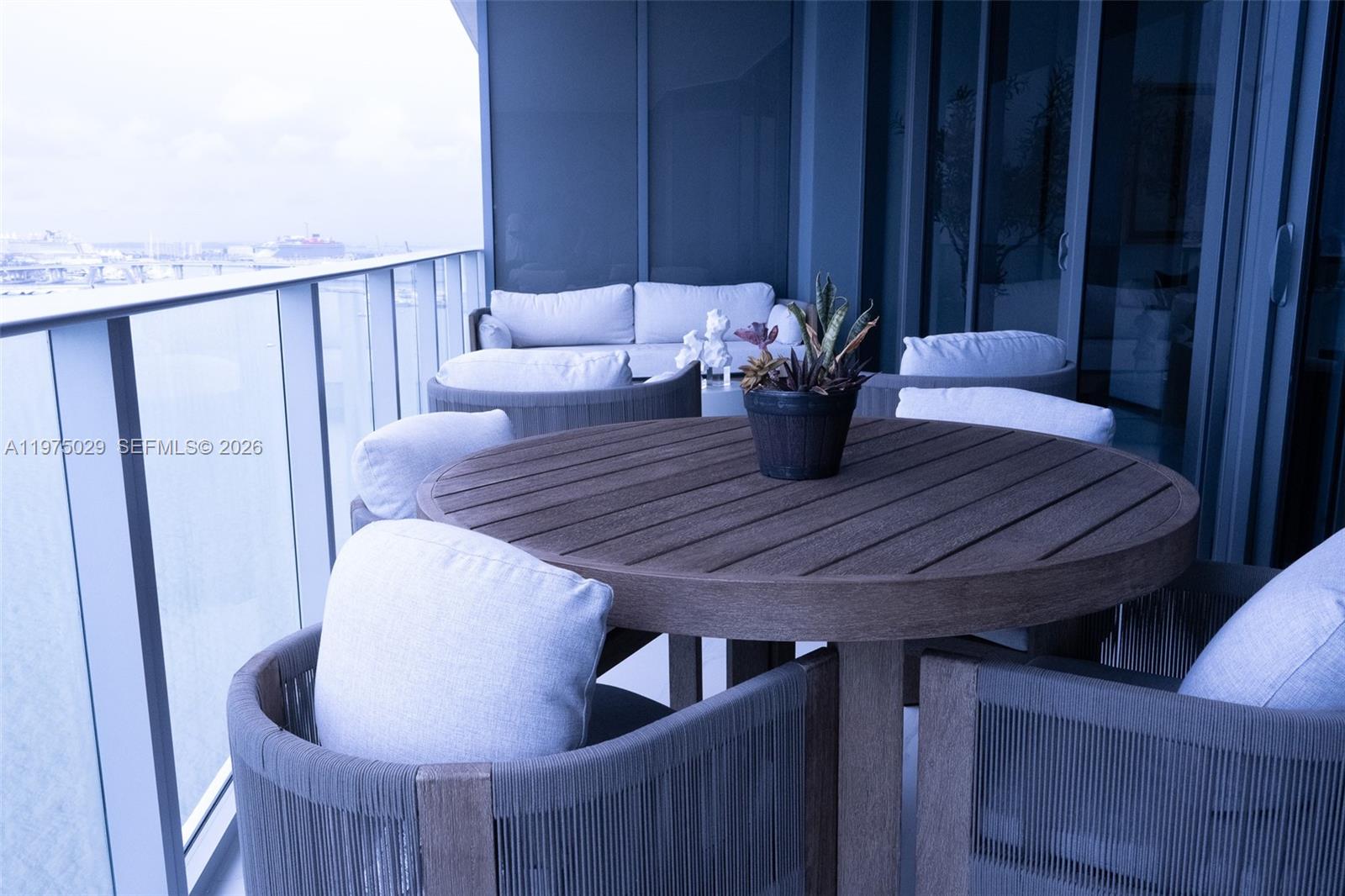 ARIA RESERVE SOUTH CONDO - Residential