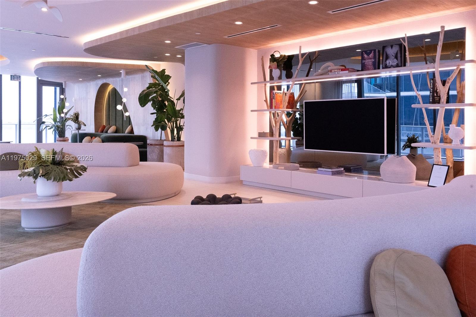 ARIA RESERVE SOUTH CONDO - Residential