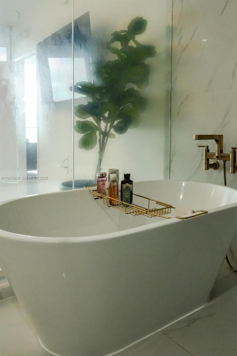 ARIA RESERVE SOUTH CONDO - Residential