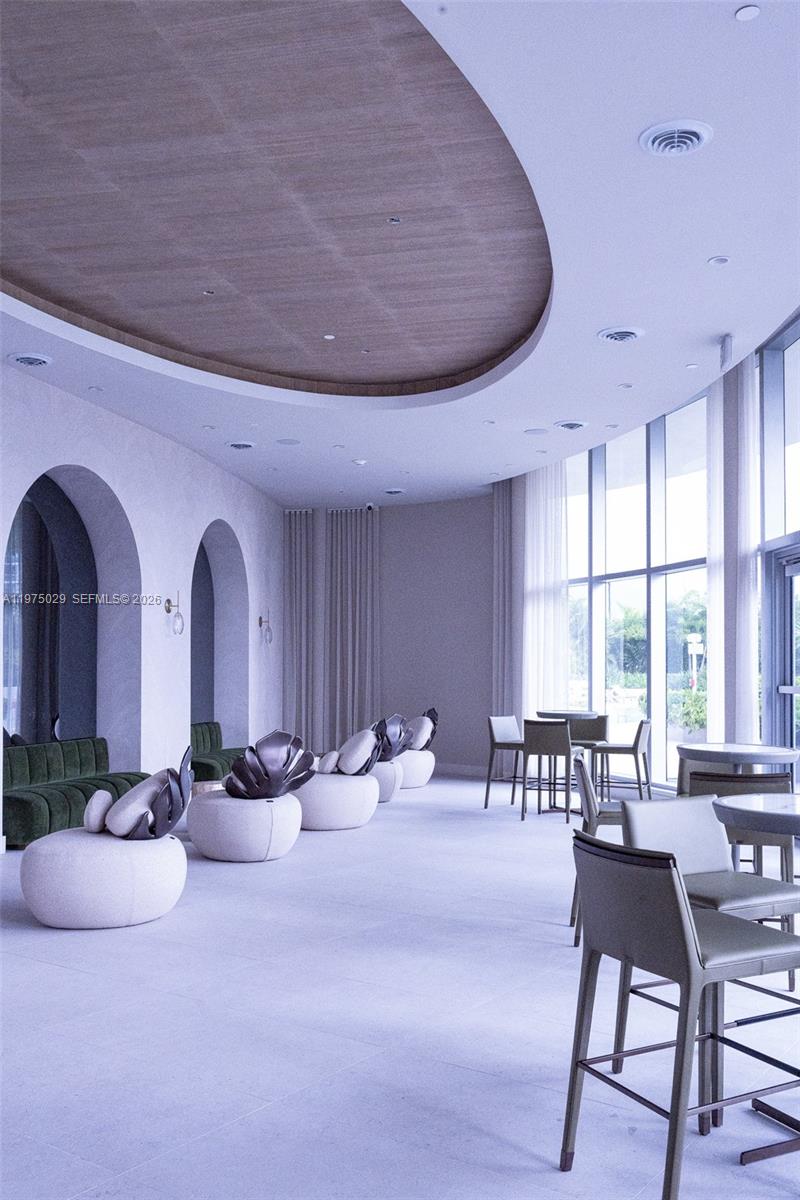 ARIA RESERVE SOUTH CONDO - Residential