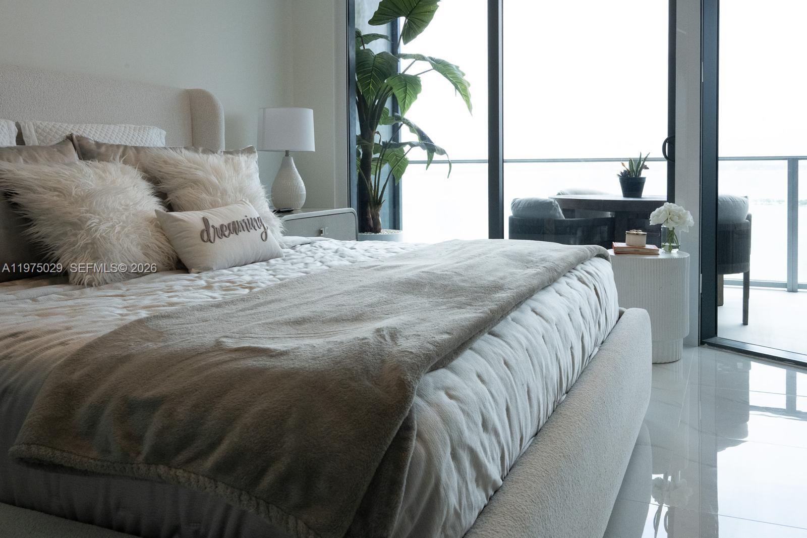 ARIA RESERVE SOUTH CONDO - Residential