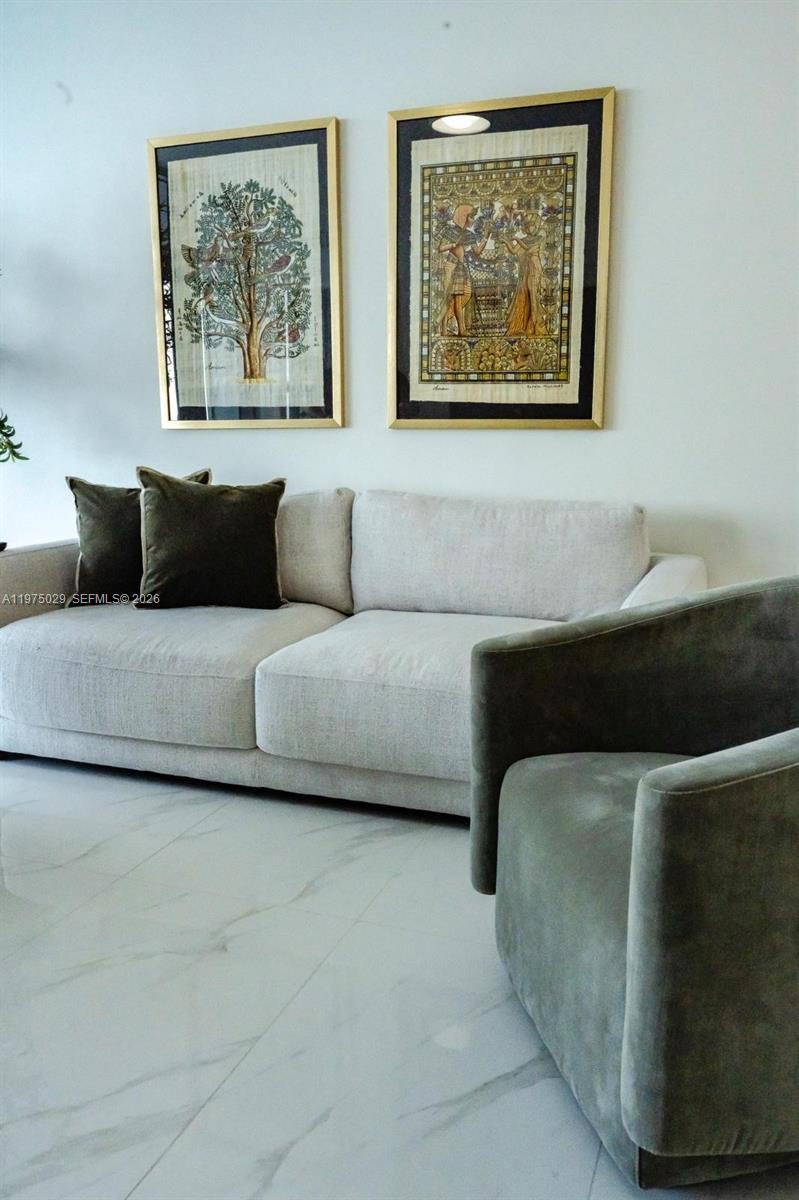 ARIA RESERVE SOUTH CONDO - Residential