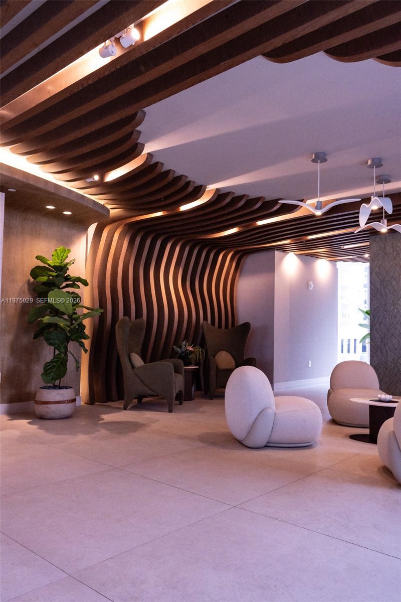 ARIA RESERVE SOUTH CONDO - Residential