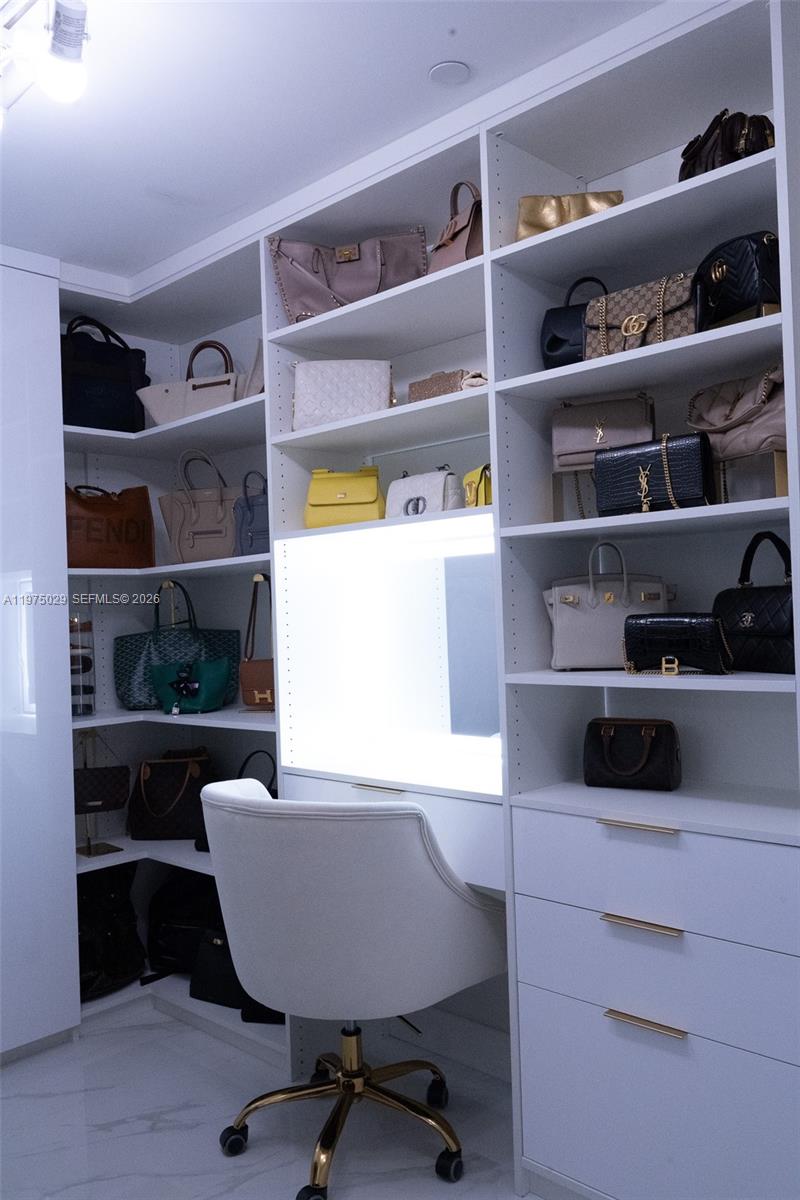 ARIA RESERVE SOUTH CONDO - Residential