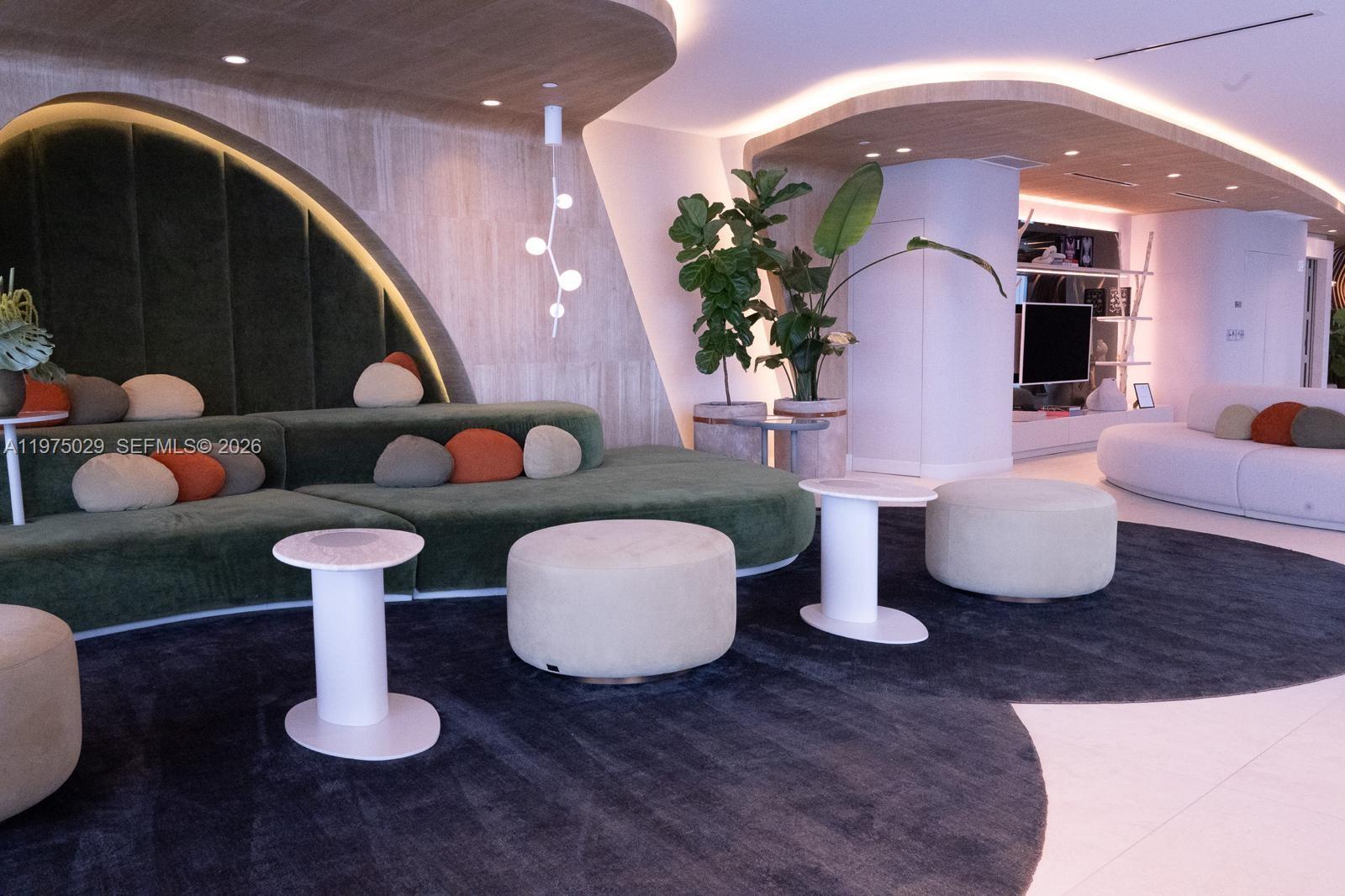 ARIA RESERVE SOUTH CONDO - Residential