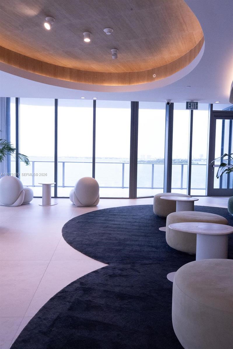 ARIA RESERVE SOUTH CONDO - Residential