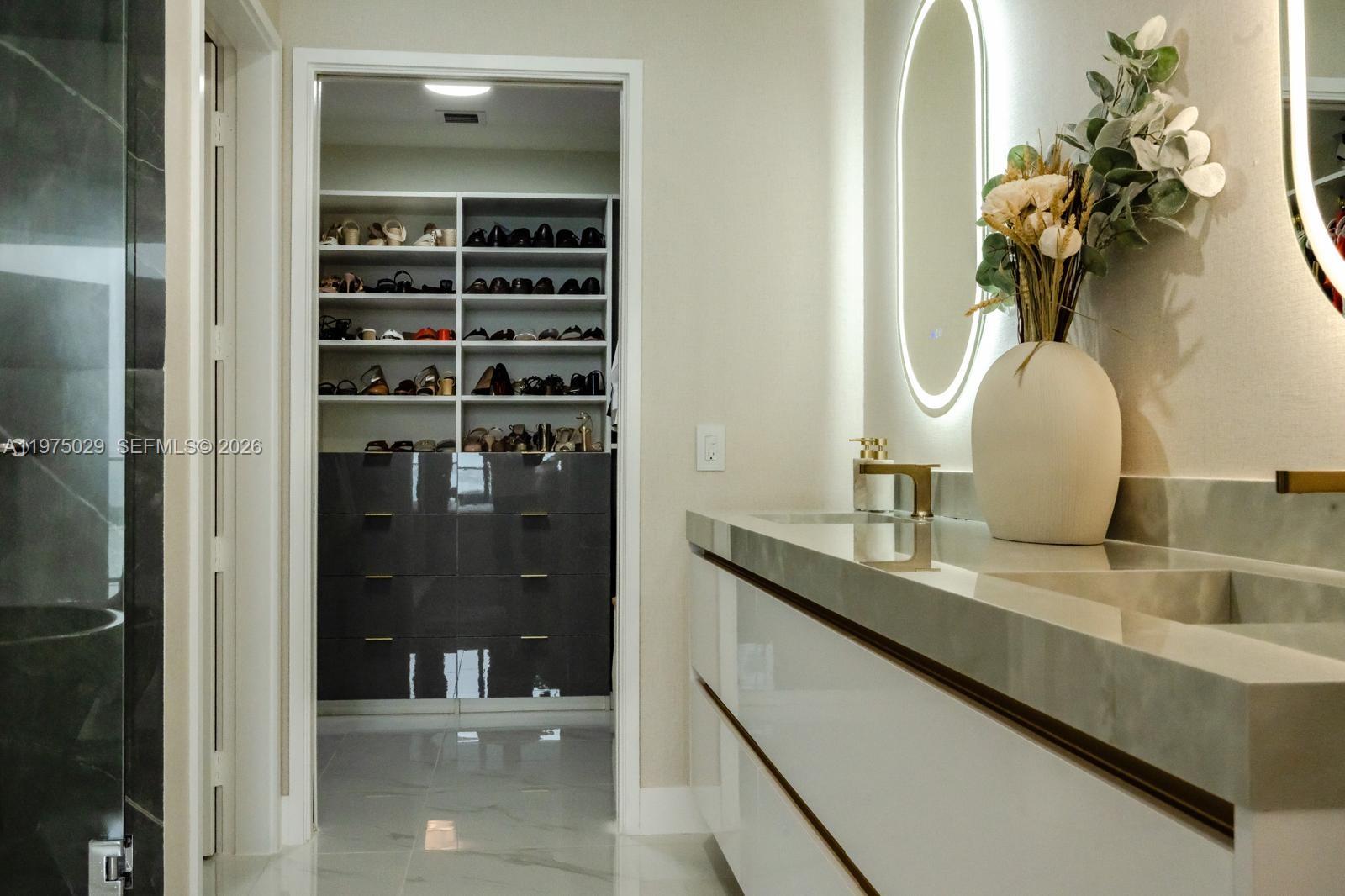 ARIA RESERVE SOUTH CONDO - Residential