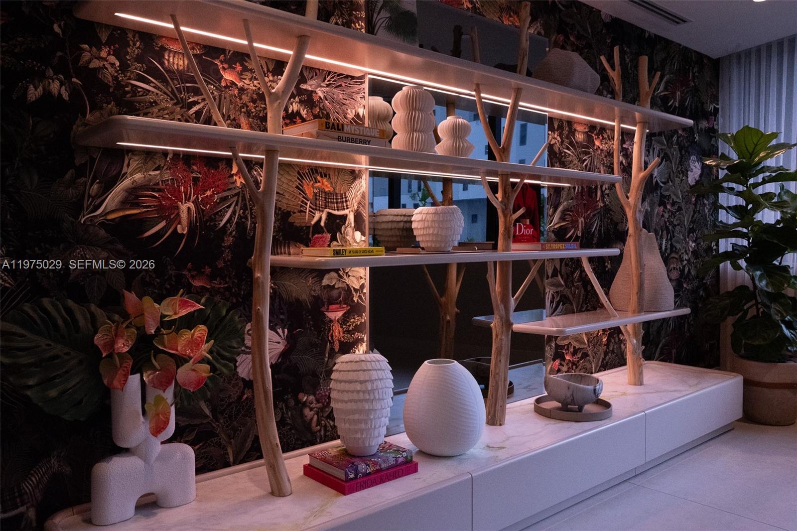 ARIA RESERVE SOUTH CONDO - Residential