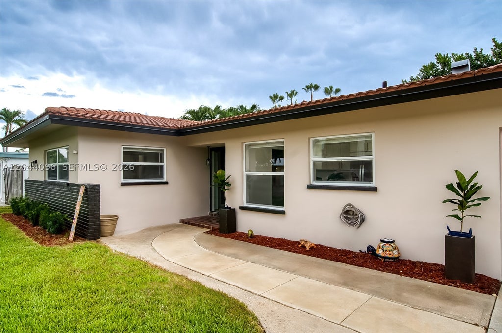 Photo of 106 E Park Ln E, Hypoluxo, FL 33462 (MLS # A12044096)