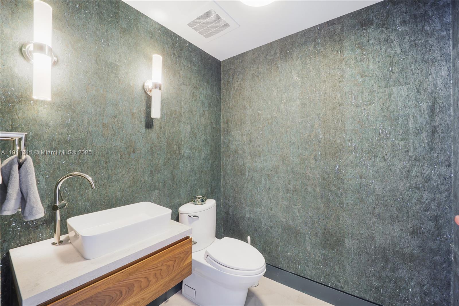 GROVENOR HOUSE CONDO - Residential Lease