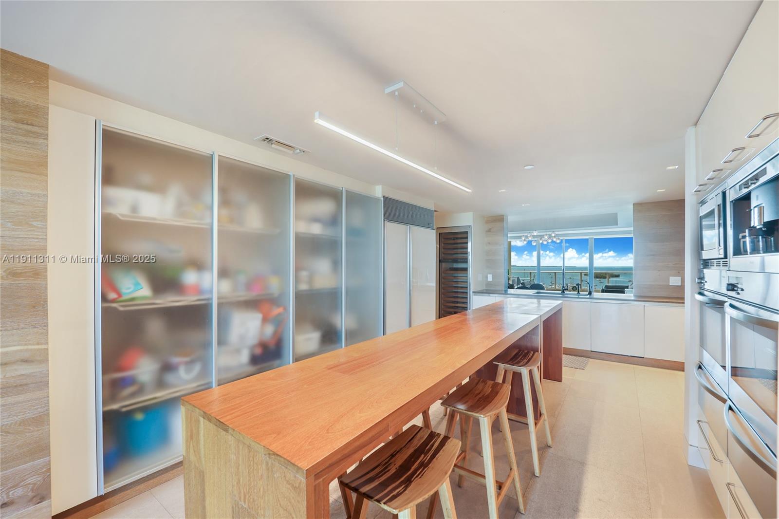 GROVENOR HOUSE CONDO - Residential Lease