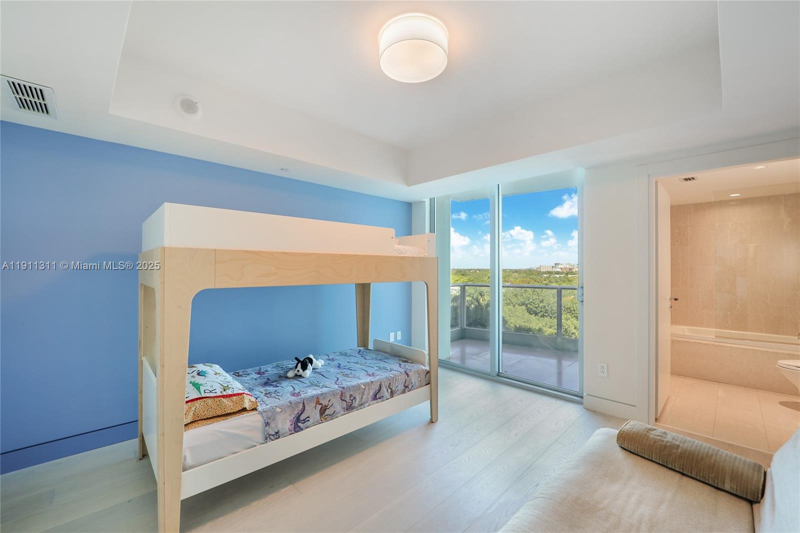 GROVENOR HOUSE CONDO - Residential Lease