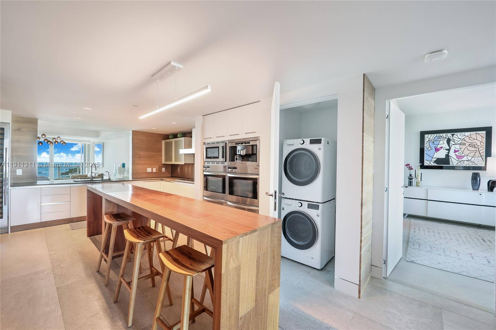 GROVENOR HOUSE CONDO - Residential Lease