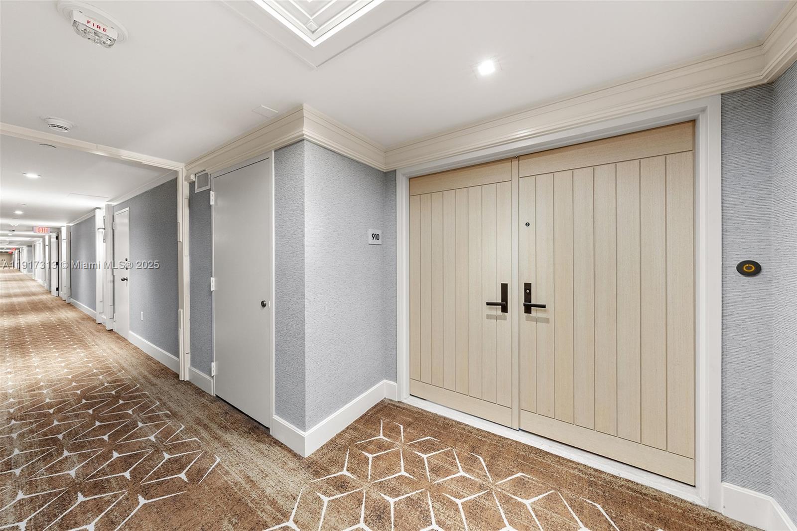 1 Grove Isle Dr A910