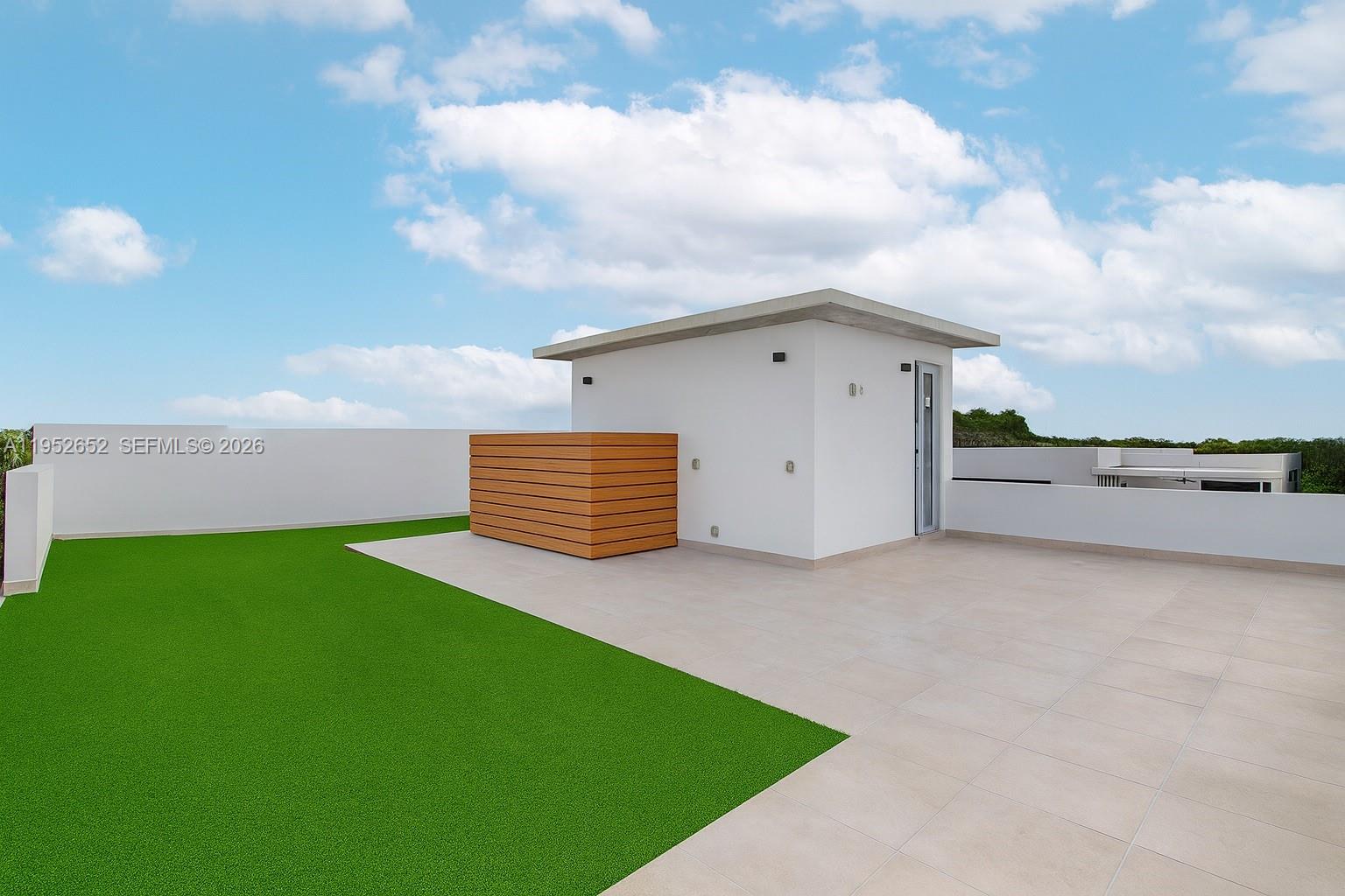 1105 SW 22nd Ter, Miami, FL, 33129/$2,250,000 2 1105 SW 22nd Ter